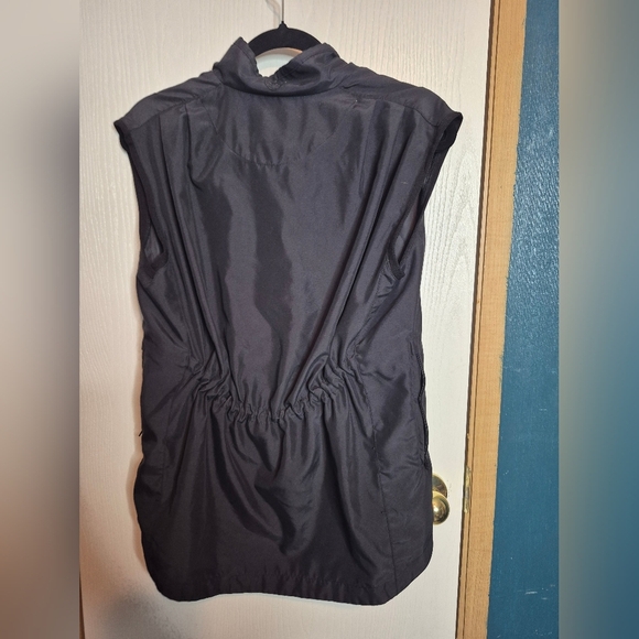 750 🦃🎄Zero Restriction ladies Cloud Full Zip Water Repellent Vest - Picture 2 of 3